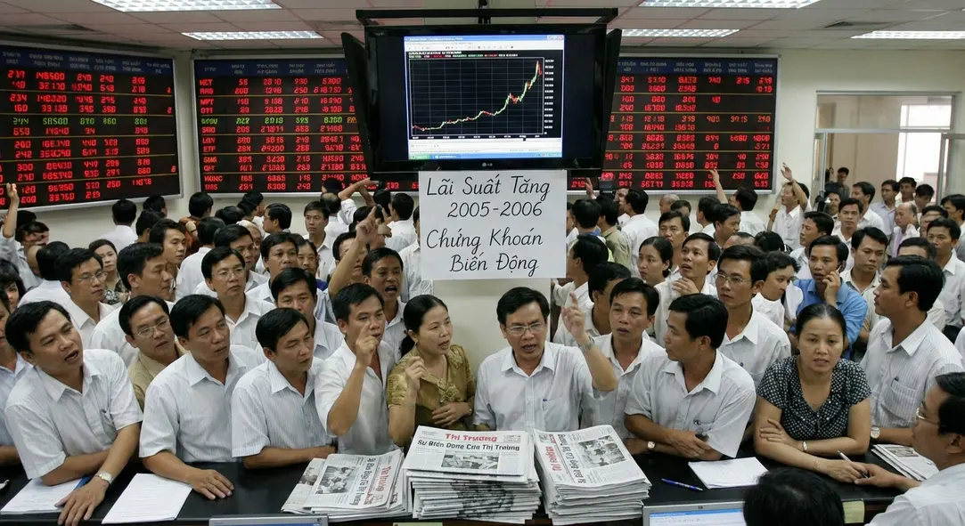 Thị trường chứng khoán Việt Nam năm 2005 với lãi suất đang tăng.