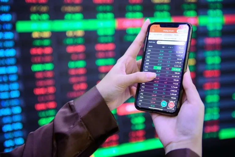 Có 50–100 Triệu, Nên Mua Cổ Phiếu Nào Trên Sàn Chứng Khoán VN?