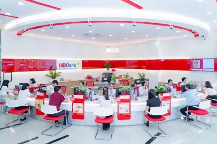 HDBank Vay 721 Triệu USD Từ ADB — Khoản Hợp Vốn “Vượt Kế Hoạch” 60% Nói Lên Điều Gì Với Cổ Phiếu HDB?