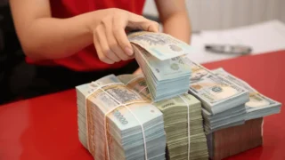 Lãi Suất Tiết Kiệm Chạm 9%/Năm: Nhà Đầu Tư VN30 Đứng Giữa Hai Lửa?