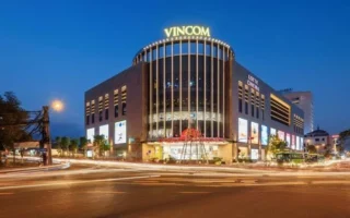 Vingroup Kéo VN-Index Vượt 1.700 Điểm: Chuyện Gì Đang Xảy Ra?