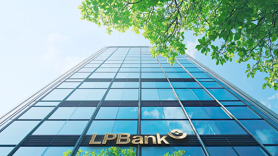 Trụ sở LPBank, ngân hàng công bố lợi nhuận quý 3 2026 vượt dự báo